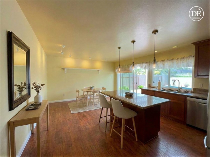 Just one mile from the beach, this immaculate and move-in ready - photo 11