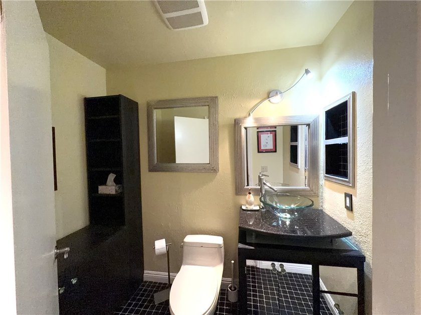 Just one mile from the beach, this immaculate and move-in ready - photo 17