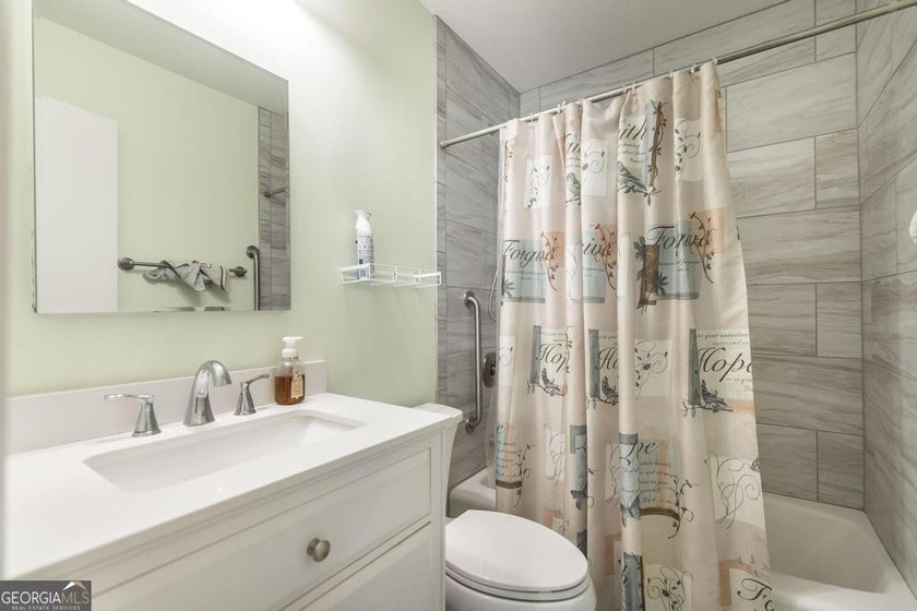This move-in-ready, single-story 3-bedroom, 1.5-bathroom brick - photo 19