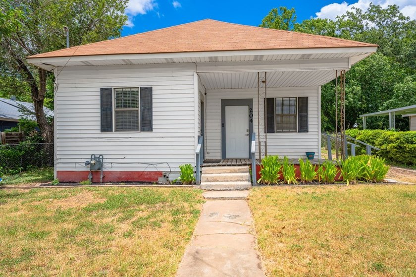 Charming property offering comfort, character, and a central - photo 21
