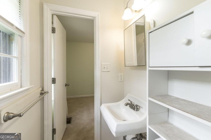 This move-in-ready, single-story 3-bedroom, 1.5-bathroom brick - photo 22