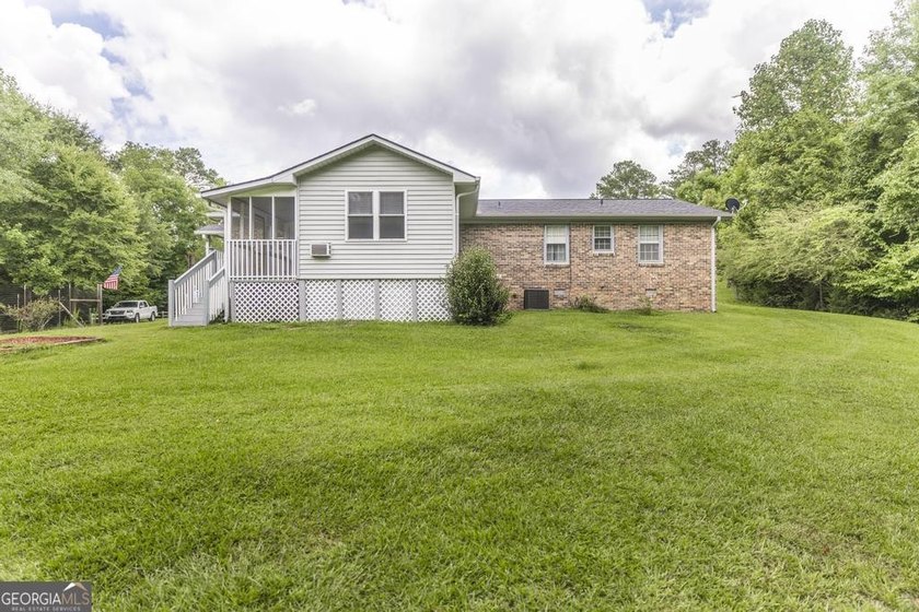 This move-in-ready, single-story 3-bedroom, 1.5-bathroom brick - photo 26