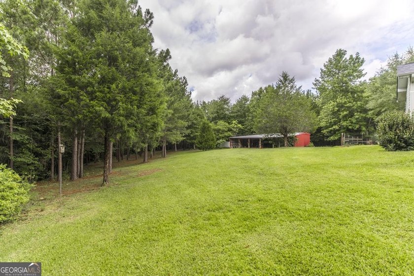 This move-in-ready, single-story 3-bedroom, 1.5-bathroom brick - photo 31