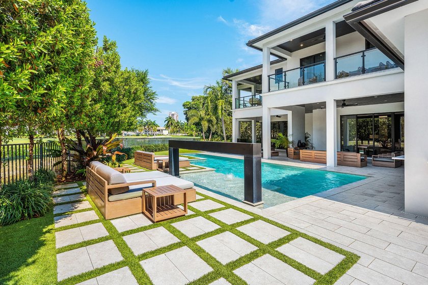 Welcome to 117 Thatch Palm Cove, located on the quietest - photo 32