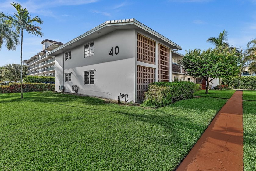 Welcome to this charming one-bedroom, one-bathroom condominium - photo 3
