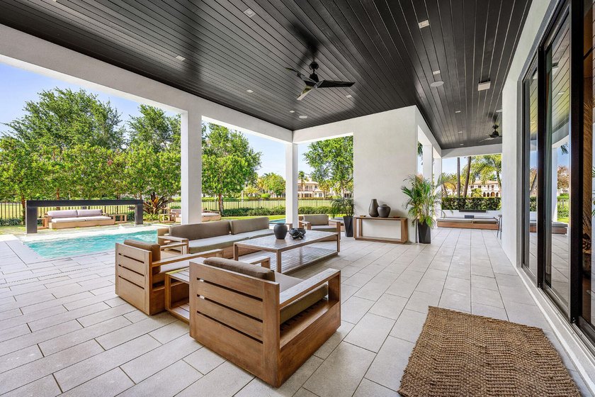 Welcome to 117 Thatch Palm Cove, located on the quietest - photo 35