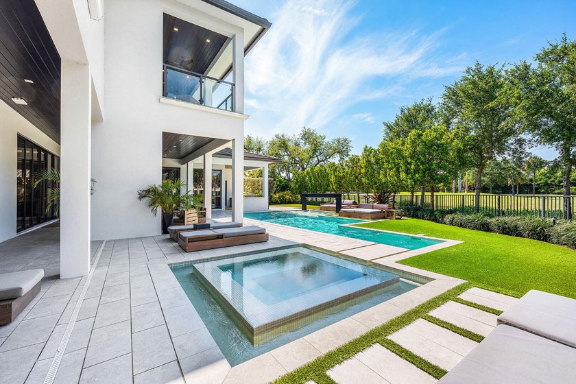 Welcome to 117 Thatch Palm Cove, located on the quietest - photo 41