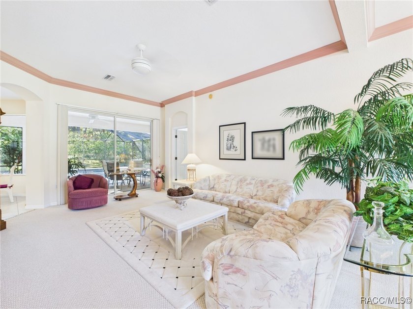 Beautiful Pool Home in Rainbow Springs Country Club Nestled in - photo 6