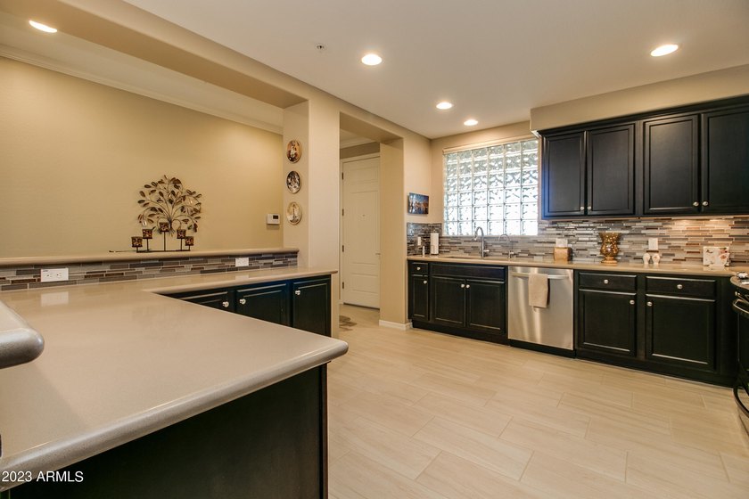 Welcome to your dream home! This remarkable 3-bedroom, 2-bath - photo 4