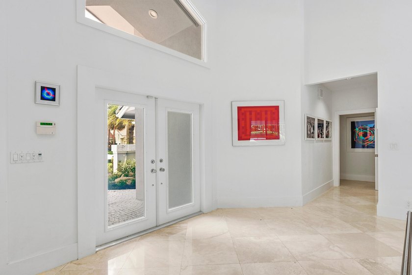 This exceptional and fully renovated one-story 5-bedroom, 5-bath - photo 4