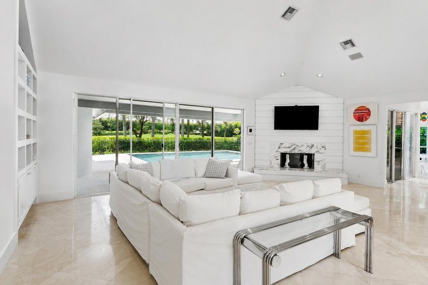 This exceptional and fully renovated one-story 5-bedroom, 5-bath - photo 6