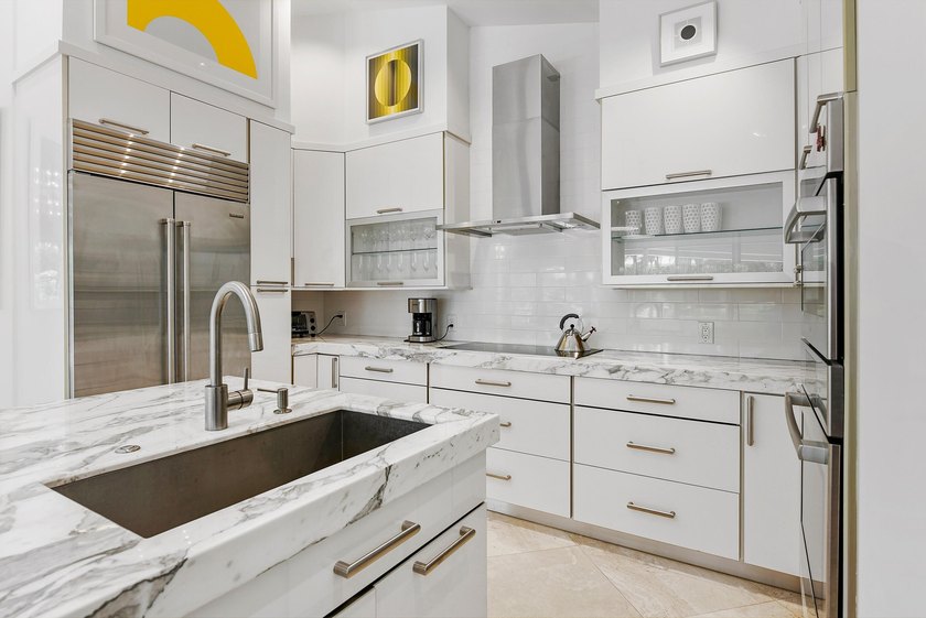 This exceptional and fully renovated one-story 5-bedroom, 5-bath - photo 10