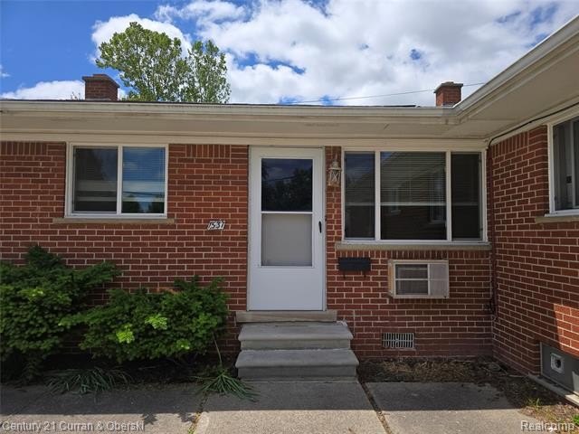 8 unit apartment building, 2 separate buildings with 4 (one) - photo 2