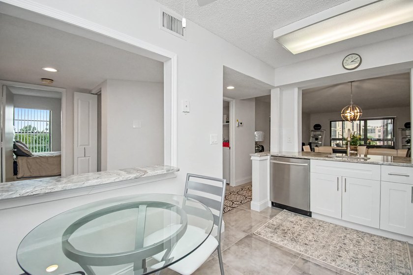 Renovated with timeless style, this beautifully appointed 2 - photo 6