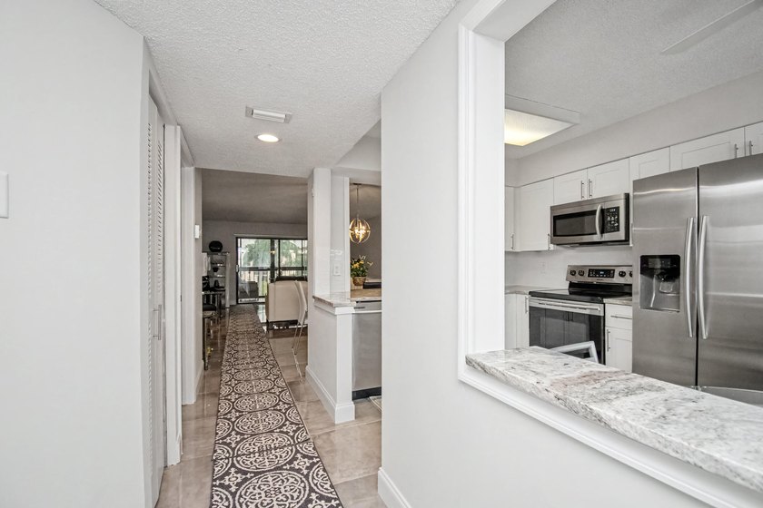 Renovated with timeless style, this beautifully appointed 2 - photo 7