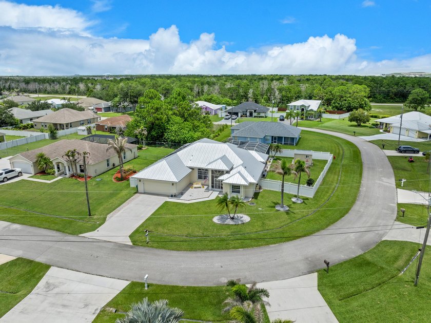 Pool home in the desirable Torino area with no HOA! This - photo 2
