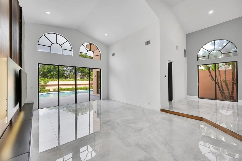 GREAT INVESTMENT. TENANT OCCUPIED. DO NOT DISTURB TENANT. This - photo 8