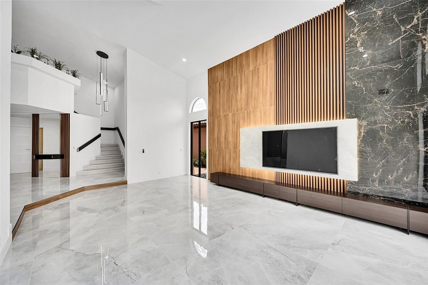 GREAT INVESTMENT. TENANT OCCUPIED. DO NOT DISTURB TENANT. This - photo 9