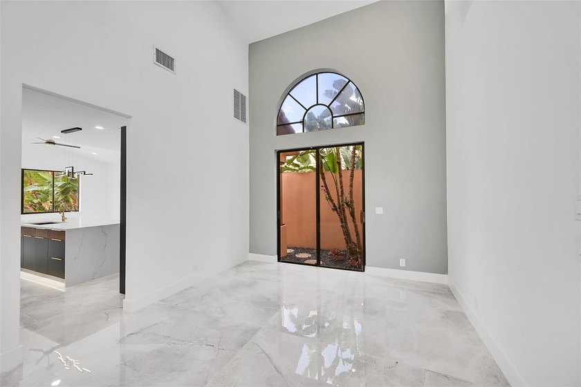 GREAT INVESTMENT. TENANT OCCUPIED. DO NOT DISTURB TENANT. This - photo 10