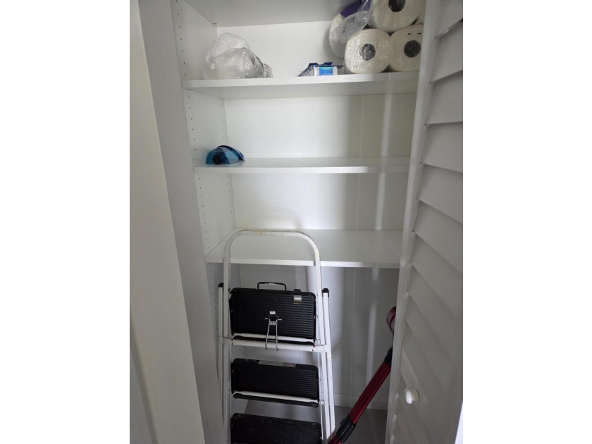This stunning meticulously maintained FIRST FLOOR CORNER unit - photo 16