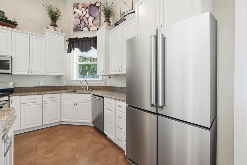 Custom-built home with flexible living space, oversized 3-car - photo 28