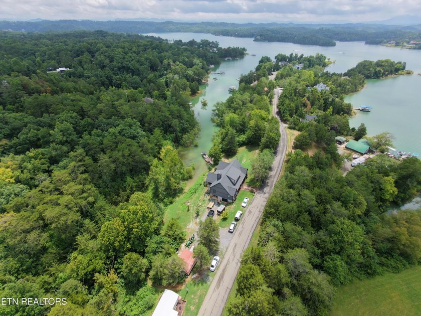 Welcome to 975 Lake Smoky Rd, a rare lakefront retreat with 2 - photo 4