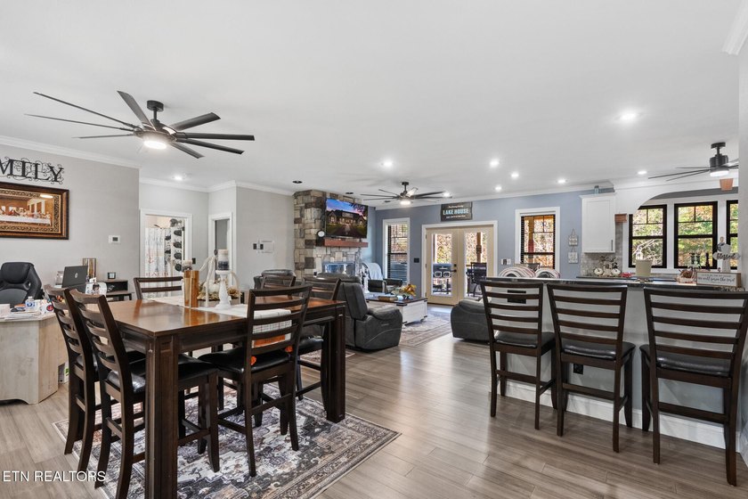 Welcome to 975 Lake Smoky Rd, a rare lakefront retreat with 2 - photo 7