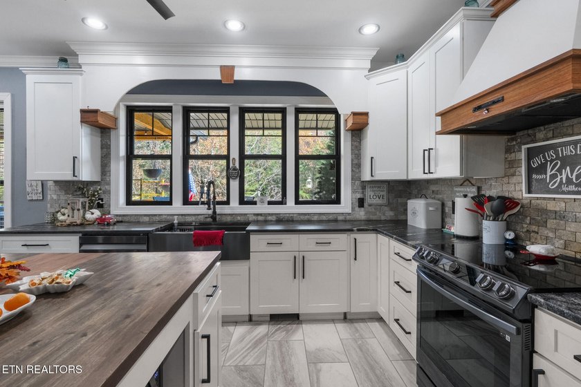 Welcome to 975 Lake Smoky Rd, a rare lakefront retreat with 2 - photo 8