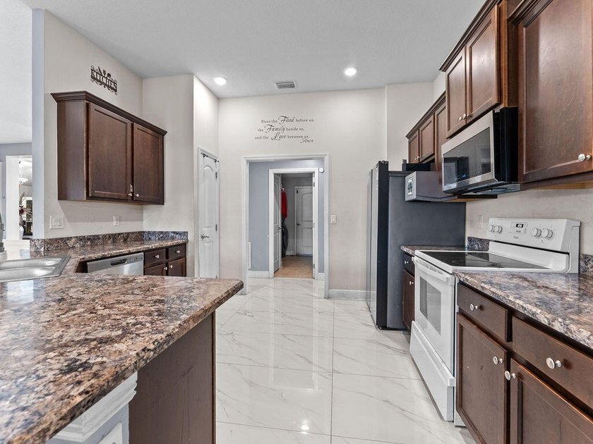 Welcome to this stunning and meticulously maintained 4-bedrm + - photo 15