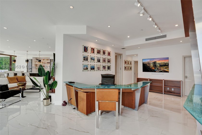 SPECTACULAR, FULLY REMODELED 2 STORY PENTHOUSE HOME OVERLOOKING - photo 16