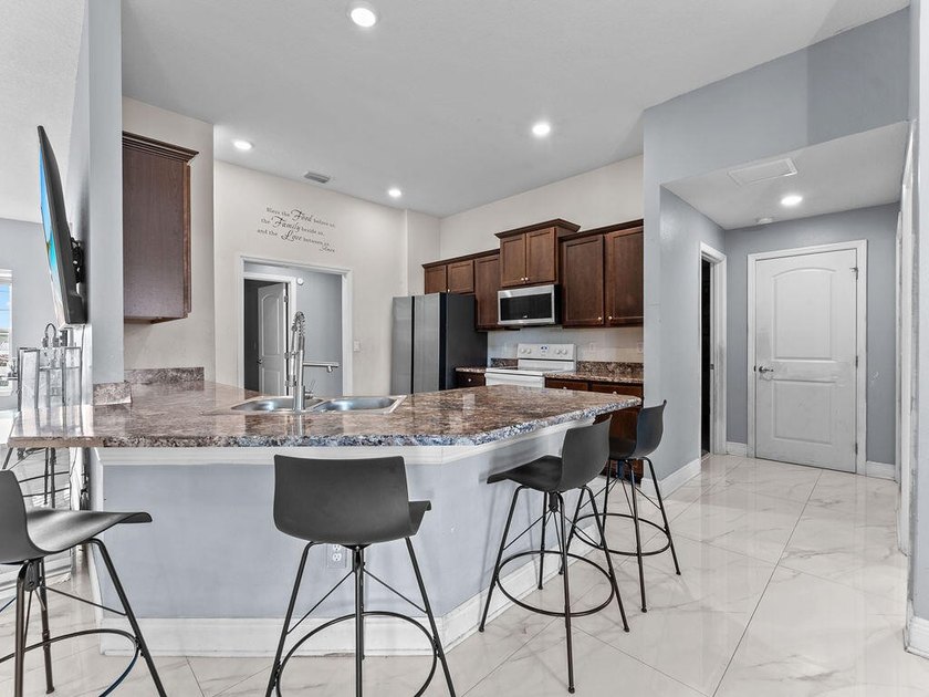 Welcome to this stunning and meticulously maintained 4-bedrm + - photo 16