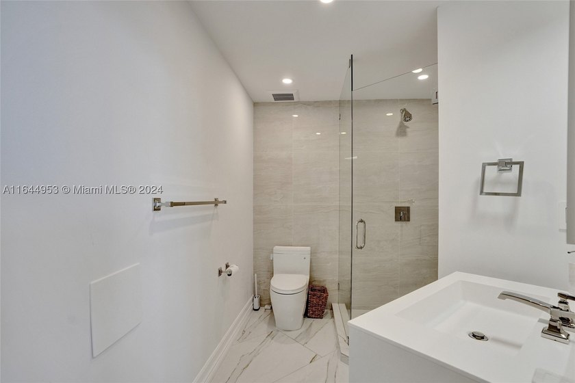 SPECTACULAR, FULLY REMODELED 2 STORY PENTHOUSE HOME OVERLOOKING - photo 19