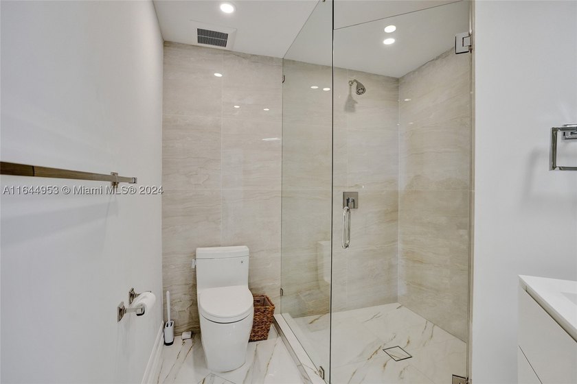 SPECTACULAR, FULLY REMODELED 2 STORY PENTHOUSE HOME OVERLOOKING - photo 21