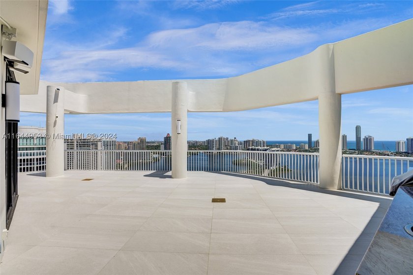 SPECTACULAR, FULLY REMODELED 2 STORY PENTHOUSE HOME OVERLOOKING - photo 22