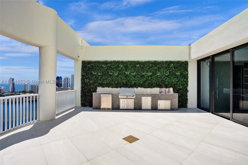 SPECTACULAR, FULLY REMODELED 2 STORY PENTHOUSE HOME OVERLOOKING - photo 25