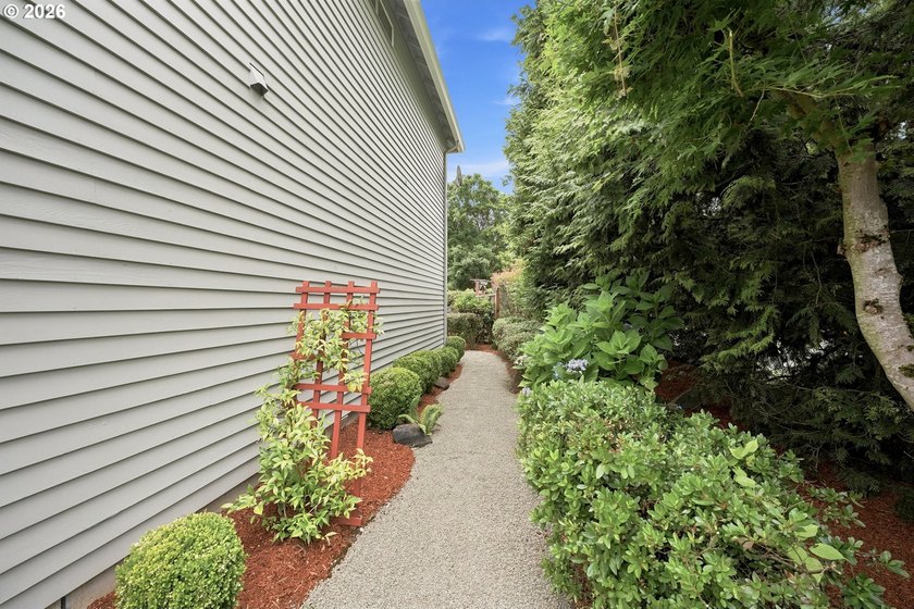 Wonderful detached home in the desirable Charbonneau Country - photo 38