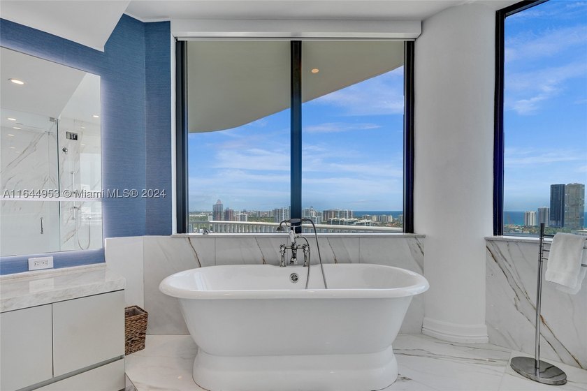 SPECTACULAR, FULLY REMODELED 2 STORY PENTHOUSE HOME OVERLOOKING - photo 53