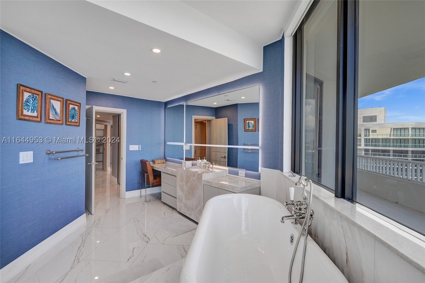 SPECTACULAR, FULLY REMODELED 2 STORY PENTHOUSE HOME OVERLOOKING - photo 54