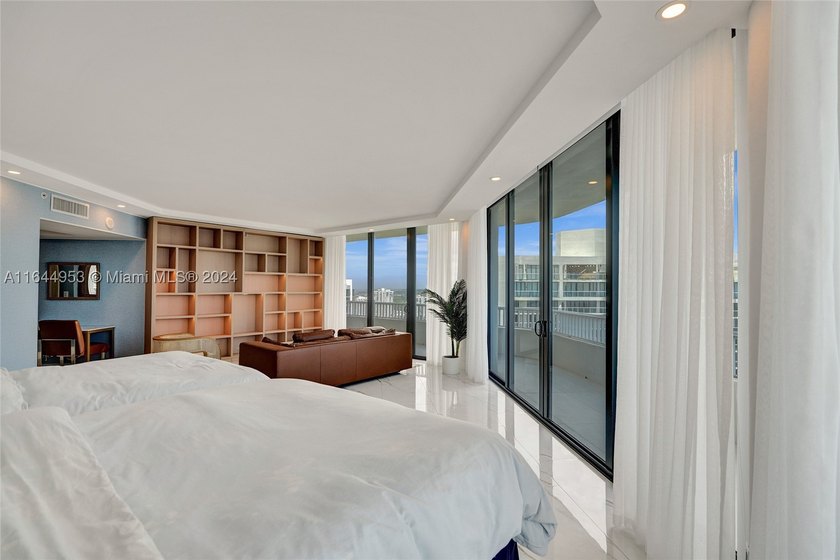 SPECTACULAR, FULLY REMODELED 2 STORY PENTHOUSE HOME OVERLOOKING - photo 59