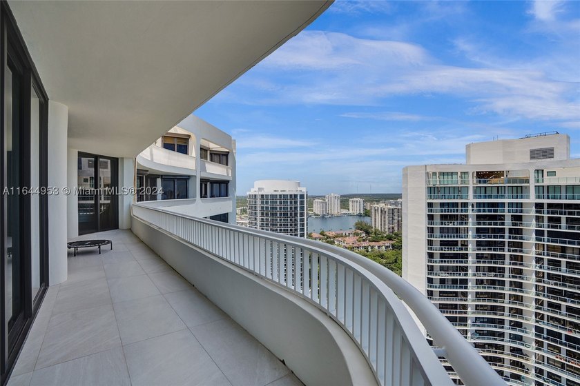 SPECTACULAR, FULLY REMODELED 2 STORY PENTHOUSE HOME OVERLOOKING - photo 60
