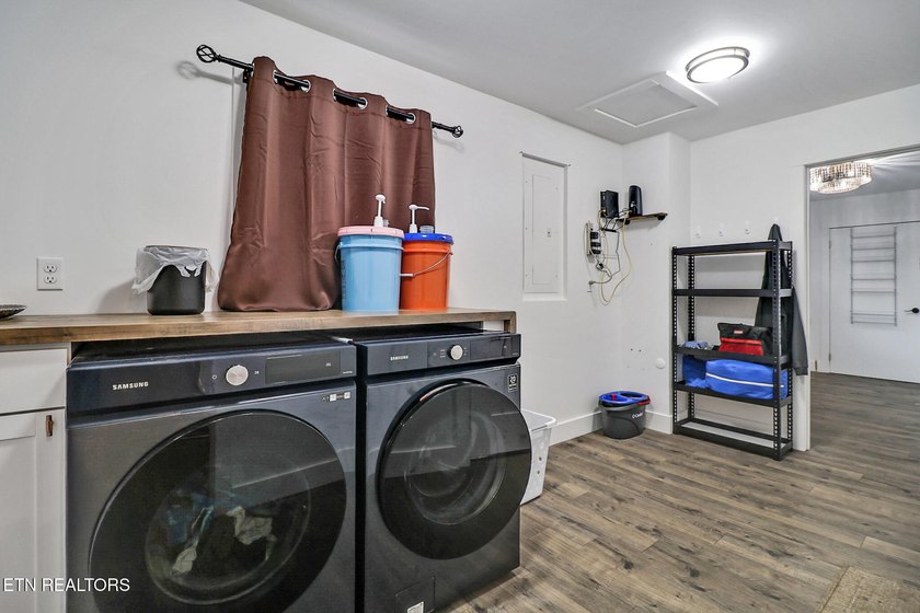 Could this be your dream home? Fully renovated with charming - photo 10