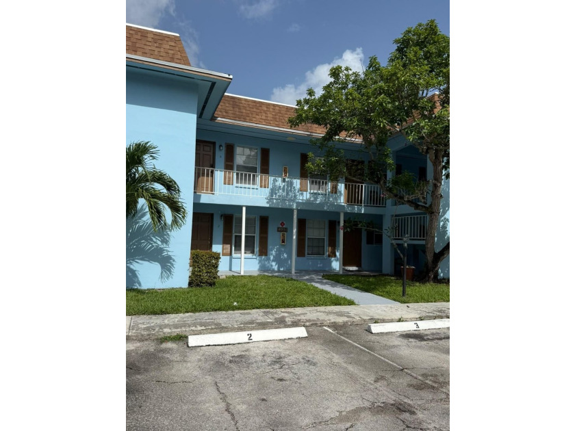 Welcome to this 1 bedroom, 1-bathroom condo located in Kentwood - photo 4