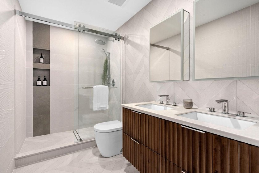 Light, warmth, and design intention converge in this Park Slope - photo 6