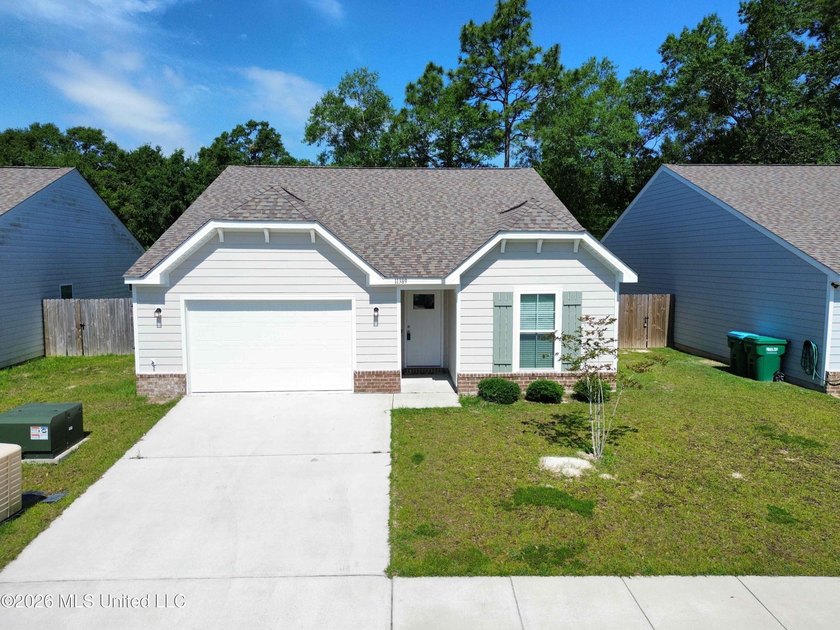 This beautiful home in Gulfport is designed for both style and - photo 2