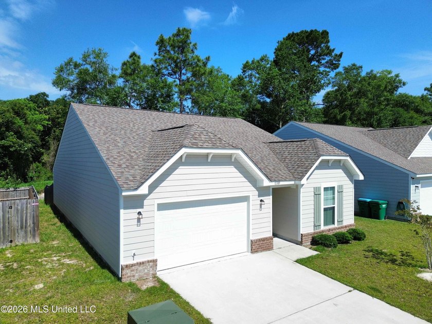 This beautiful home in Gulfport is designed for both style and - photo 3