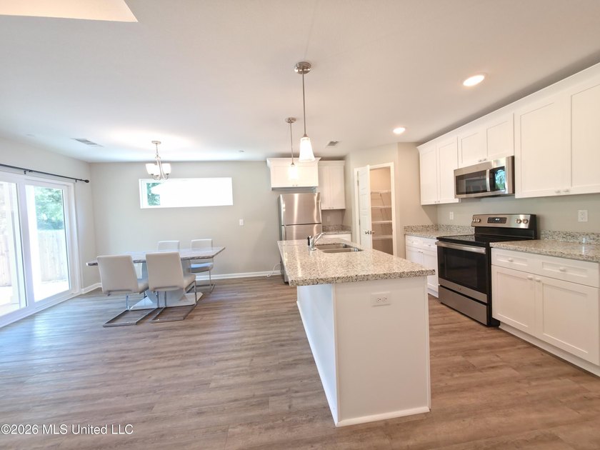This beautiful home in Gulfport is designed for both style and - photo 10