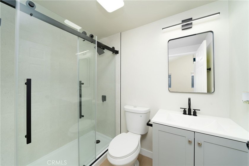 Welcome to this beautifully updated 3-bedroom, 2.5-bathroom home - photo 14