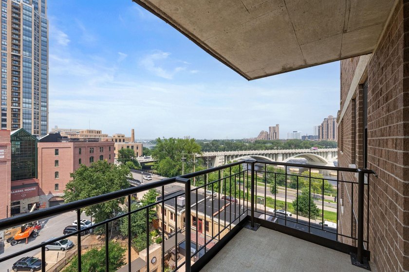 Gorgeous views of the city skyline and Mississippi riverfront - photo 11