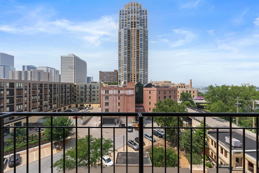 Gorgeous views of the city skyline and Mississippi riverfront - photo 13