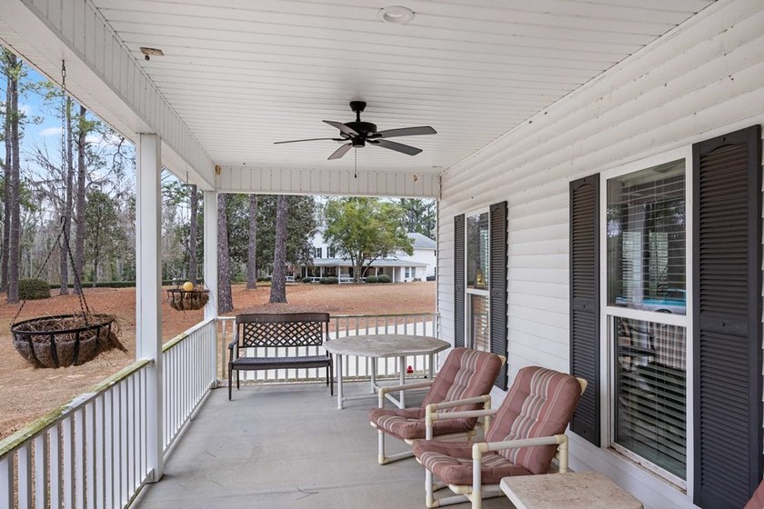 Perfectly maintained, like-new two-bedroom, two-bath home - photo 9
